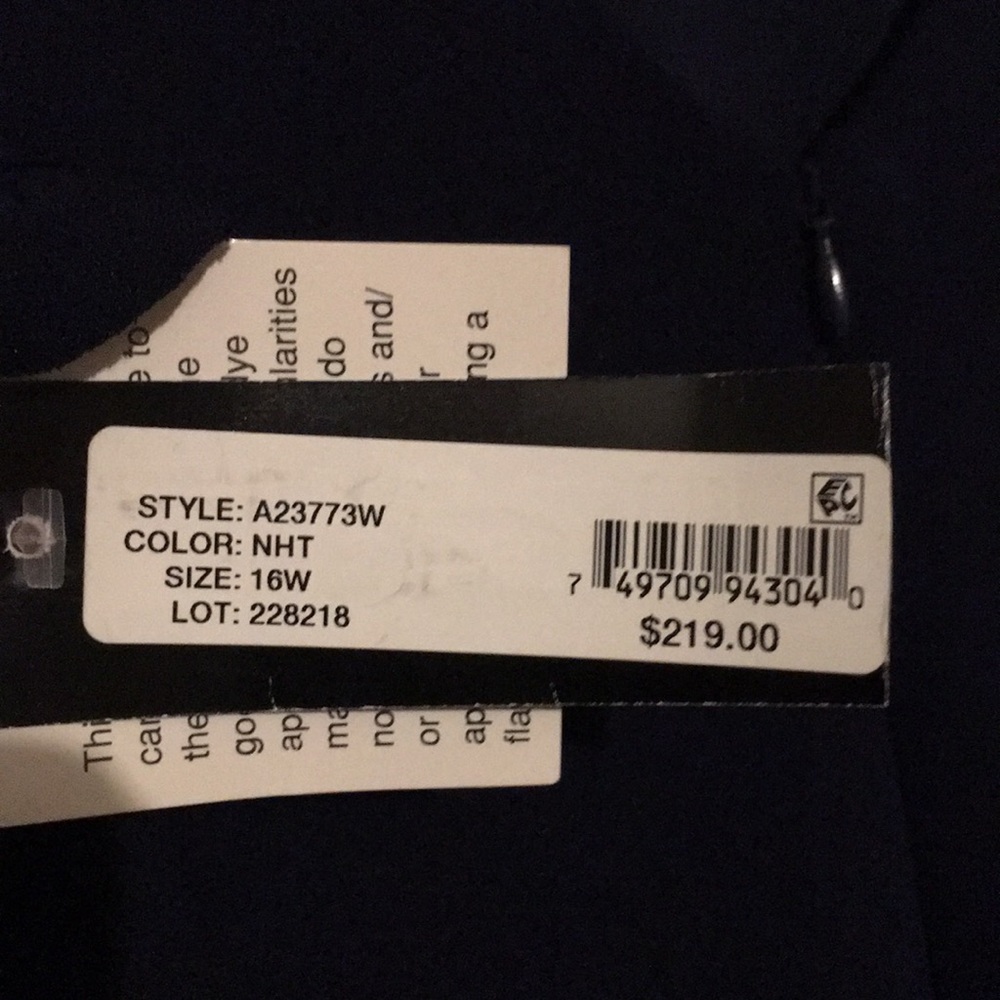 Betsy & Adam Flutter-Sleeve Scuba Crepe Gown - Picture 14 of 14
